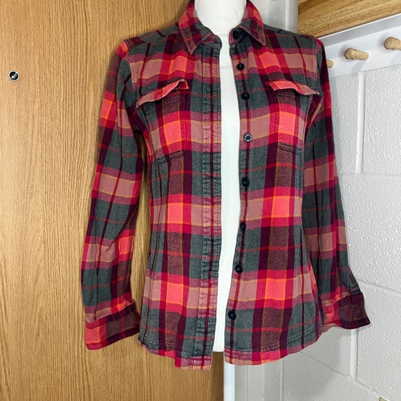 Patagonia Tops - Plaid Patagonia button down Size 2